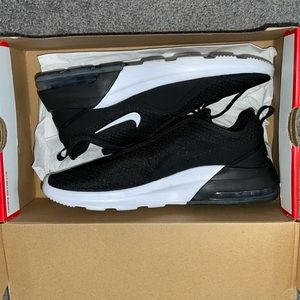 Women’s Nike Airmax Motion 2
